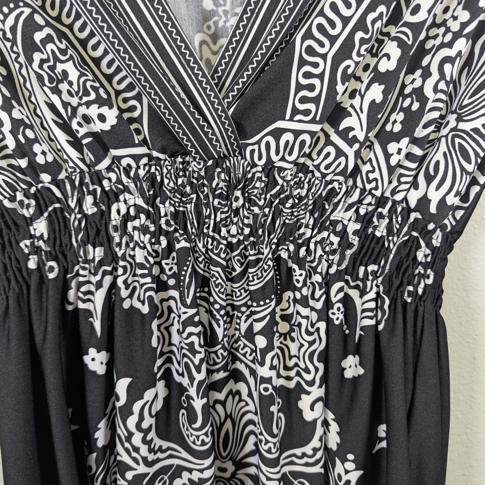 Black and White Patterned Dress - Picture 3 of 9